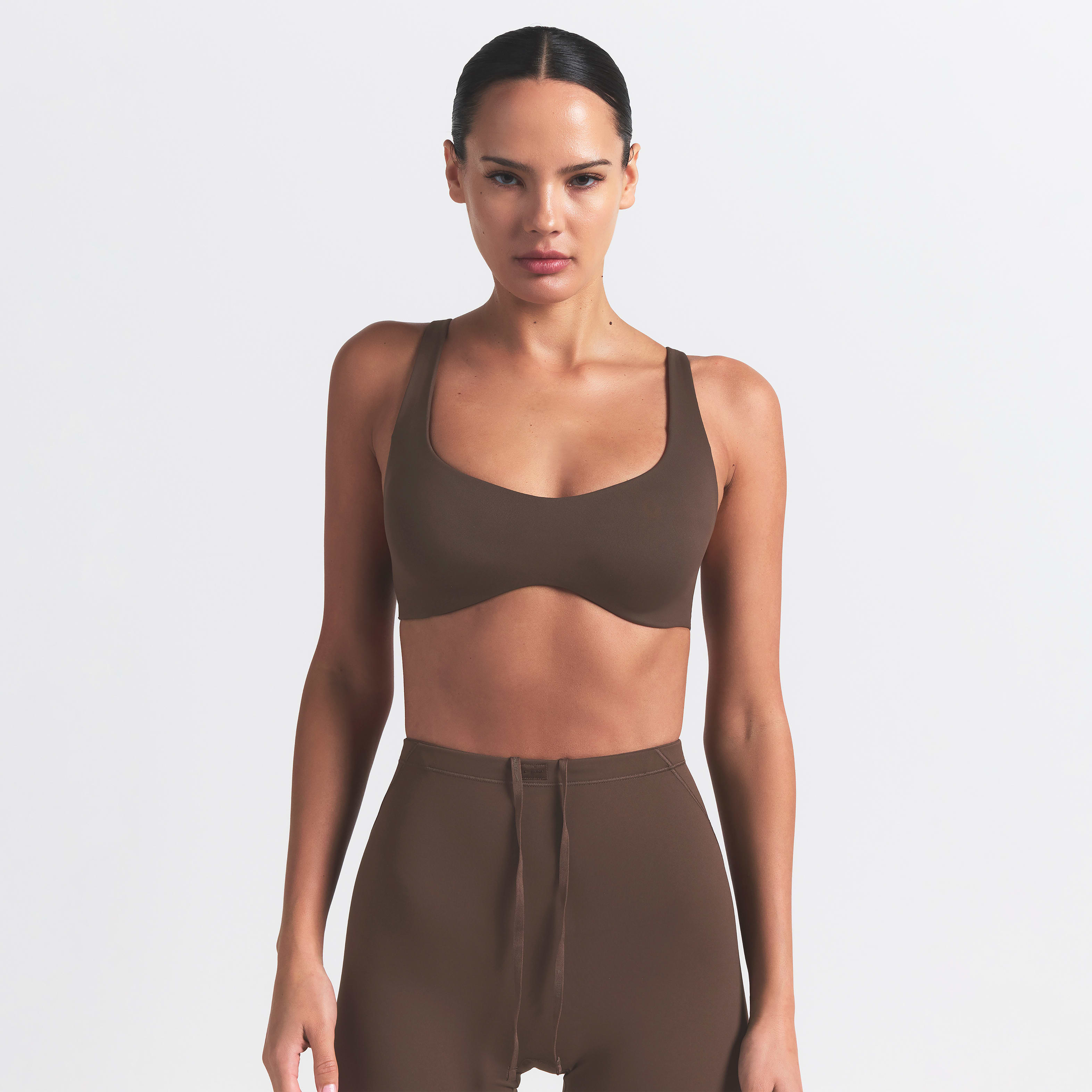NikeSKIMS Matte Women's Shaping Scoop Bra | The Summit